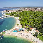 Marica With Swimmingpool Apartment