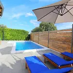 Marica With Swimmingpool Apartment *