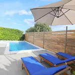 Marica With Swimmingpool Apartment *