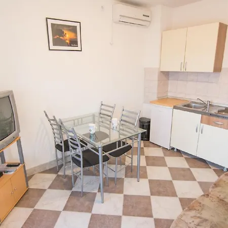 Marica With Swimmingpool Apartment