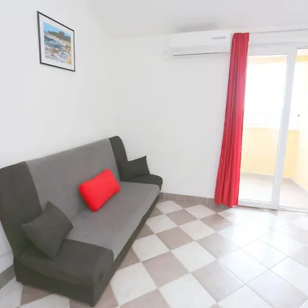 Marica With Swimmingpool Appartement *