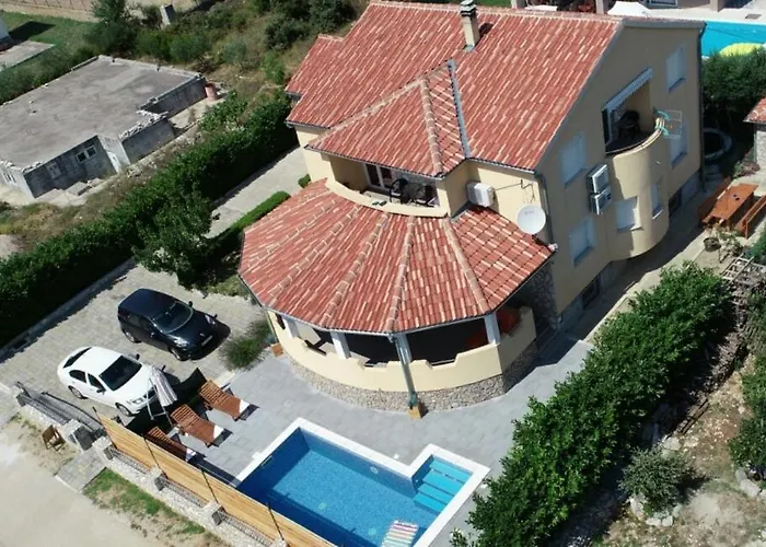 Marica With Swimmingpool Appartement *